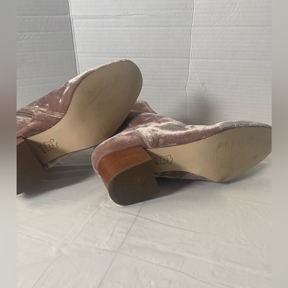 Talbots Harlow soft blush pink velvet ankle boots with block 2” heel 6.5 - Picture 5 of 9